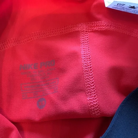 Nike Girls Capri Leggings - Picture 2 of 6